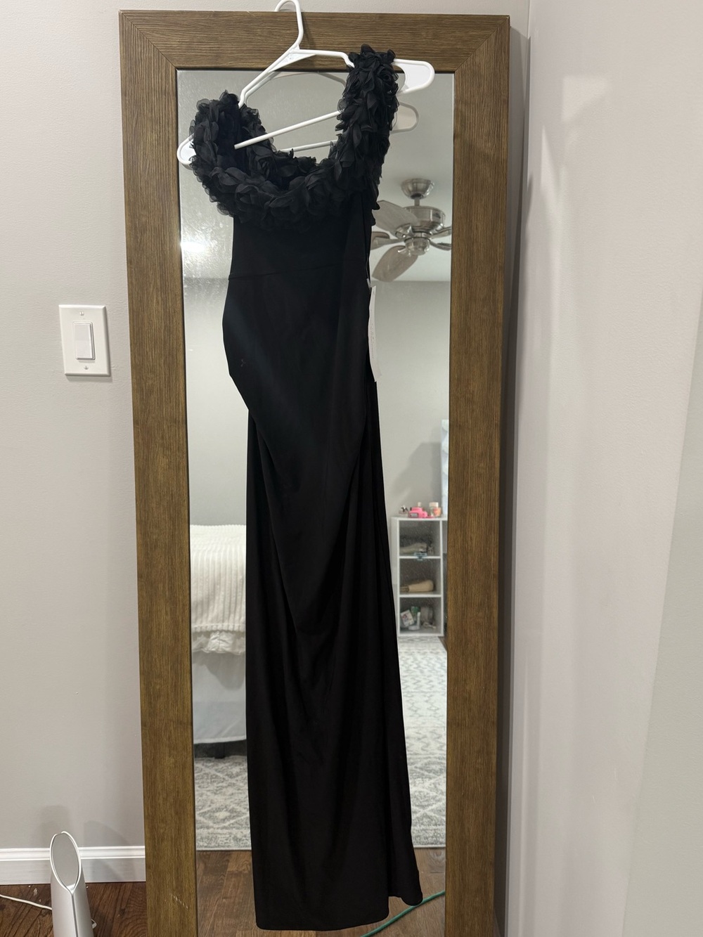 Club L London Black Floral-Trim One-Shoulder Evening Gown
